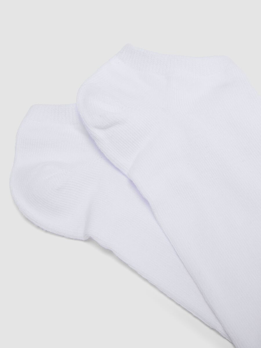 Multipack of ten white organic cotton-blend ankle sports socks_1