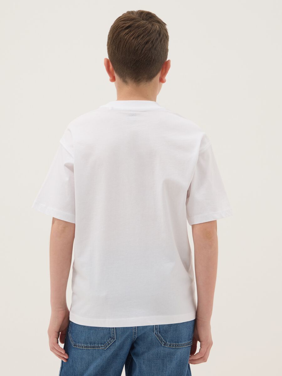 T-shirt bianca in puro cotone da ragazzo oversize fit con stampa_1