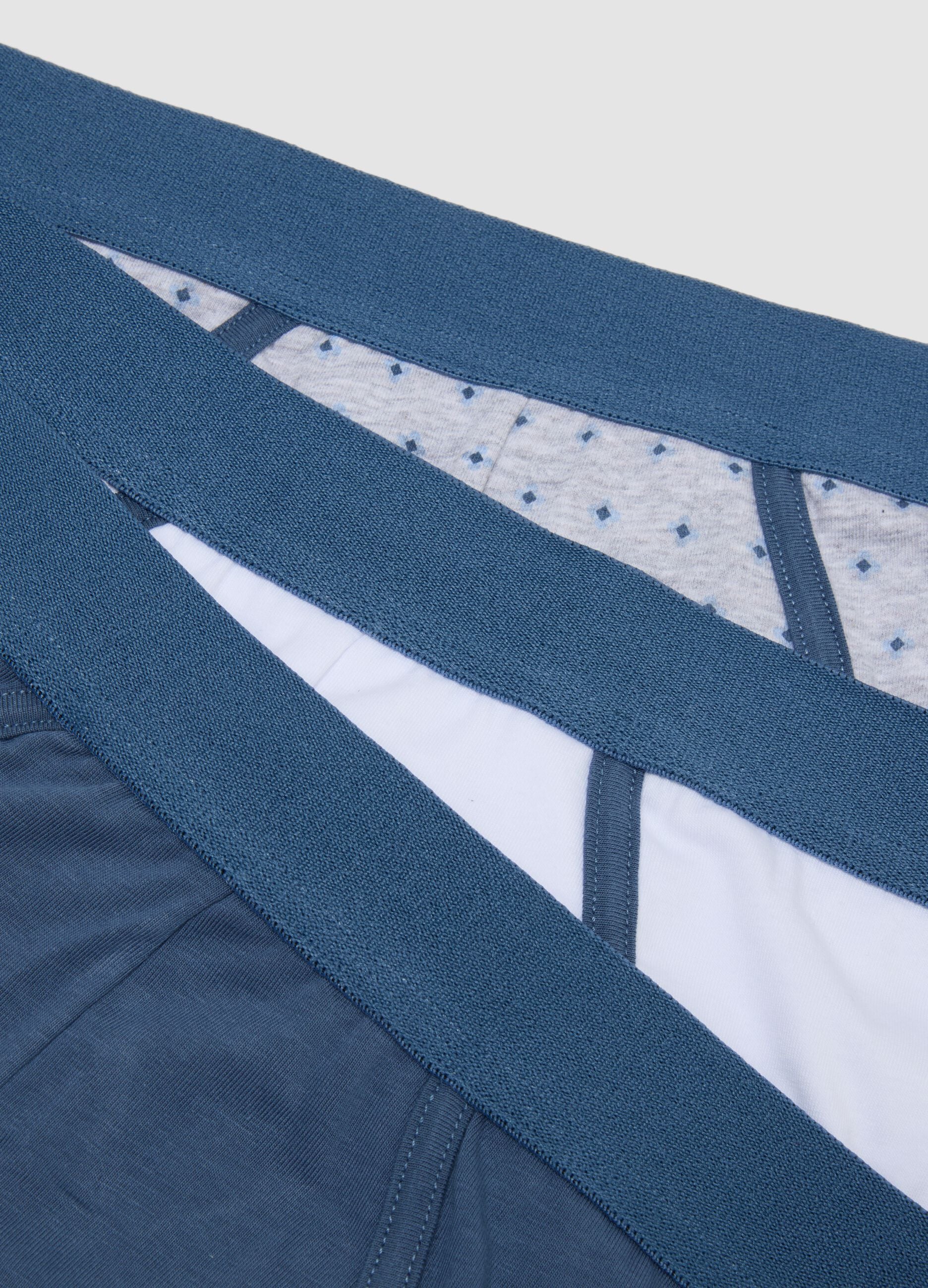 3-pack of light blue and white stretch organic cotton briefs