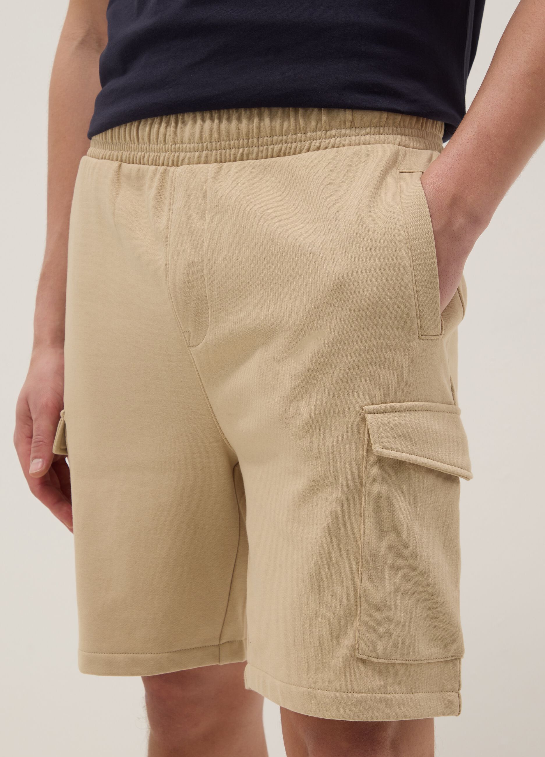 Beige cotton-blend cargo pocket Bermuda shorts, relaxed fit