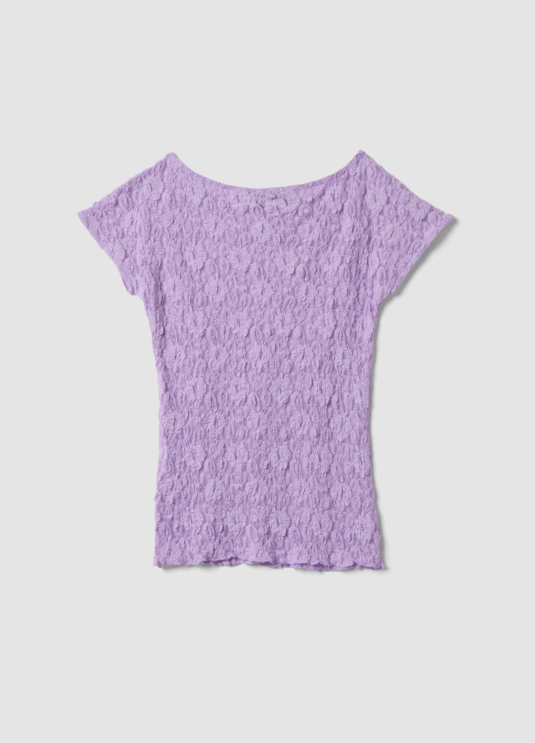 T-shirt viola in tessuto elasticizzato con texture floreale in rilievo