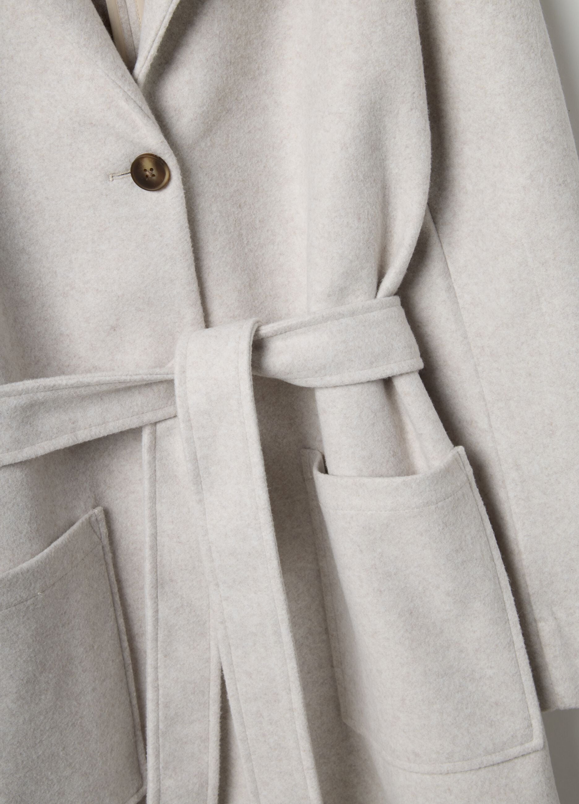 Regular fit beige single-breasted coat with belt