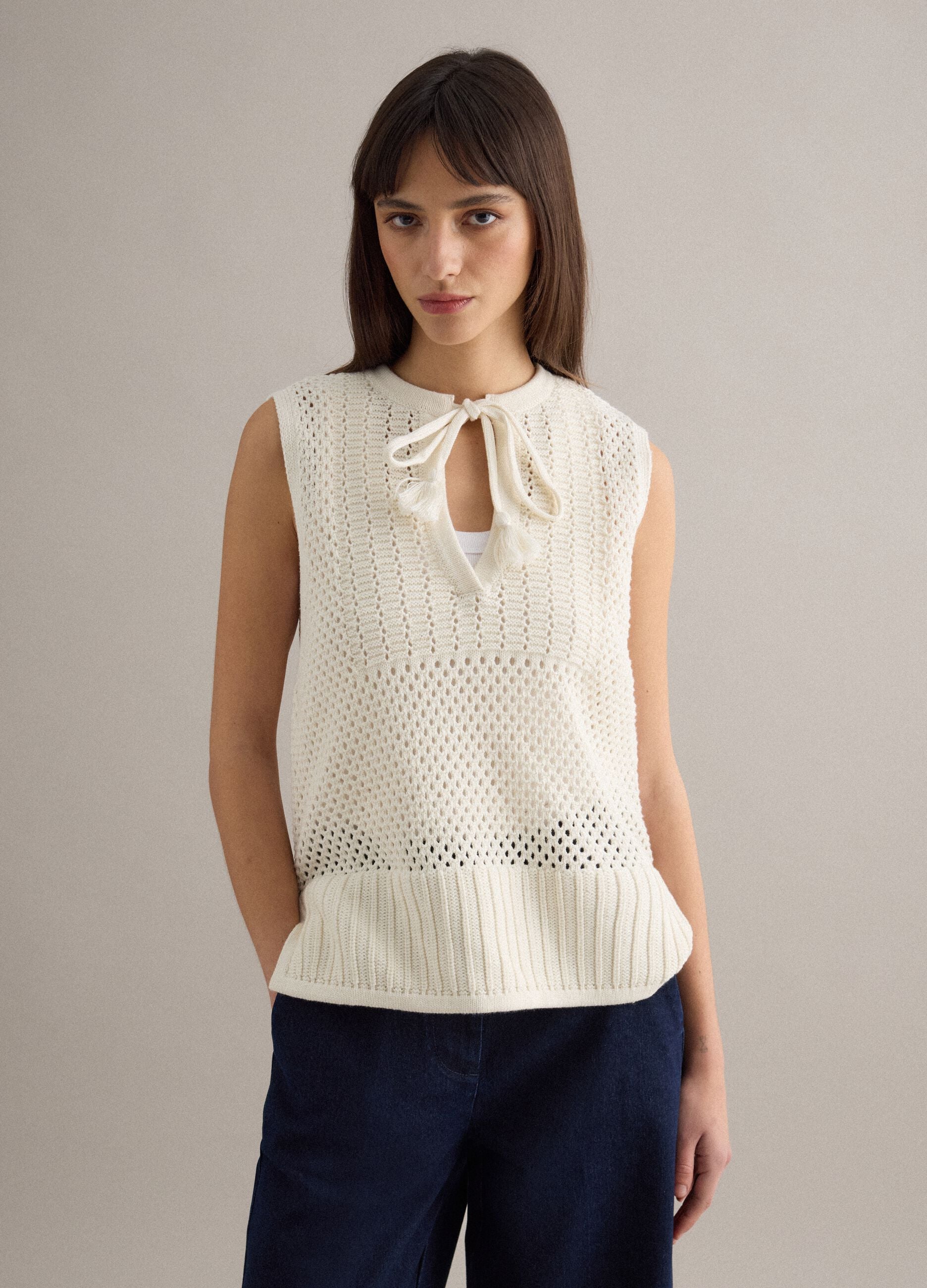 White pure cotton tank top with regular fit and mesh texture