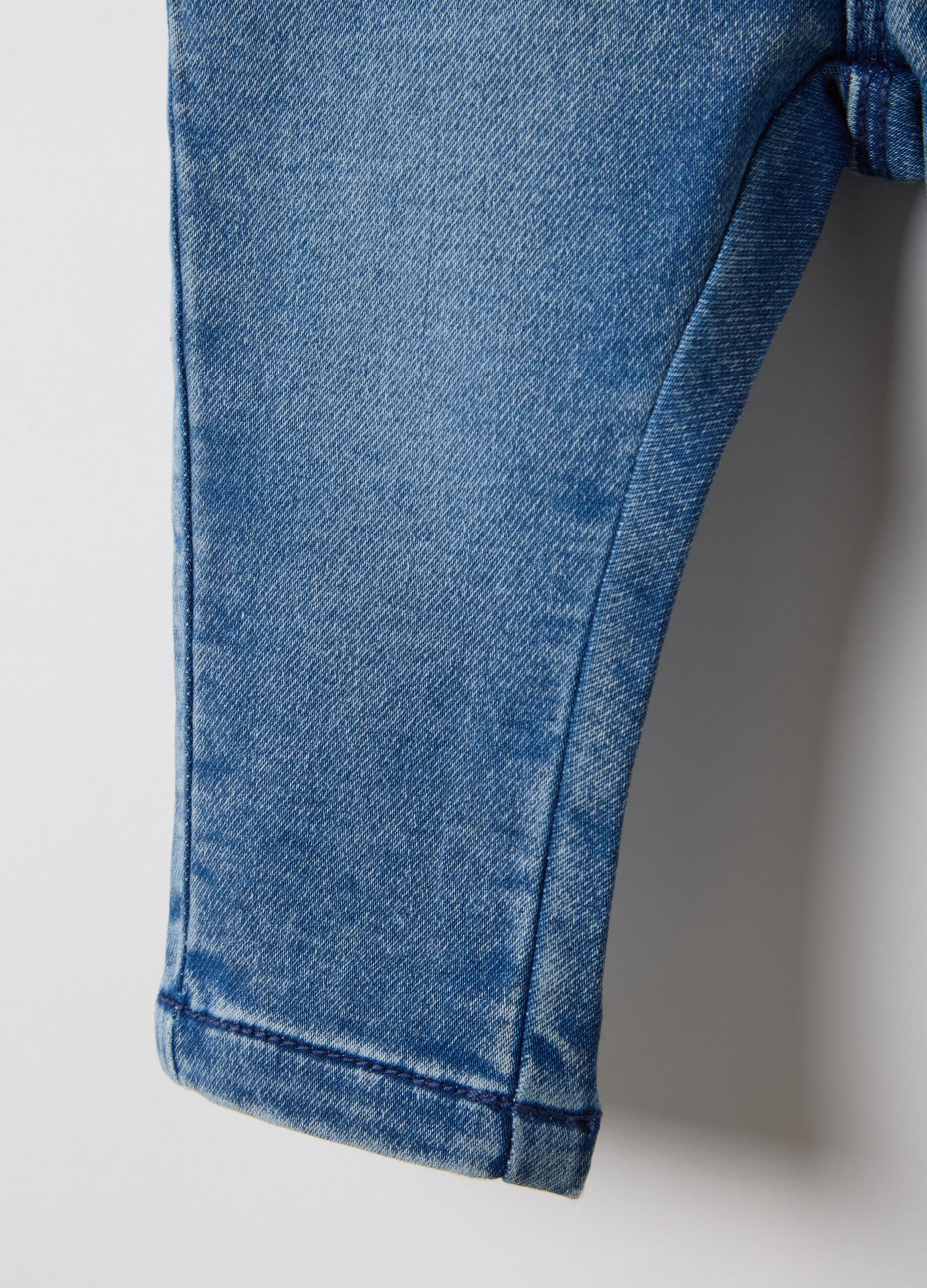 Blue cotton blend jeans for newborns regular fit