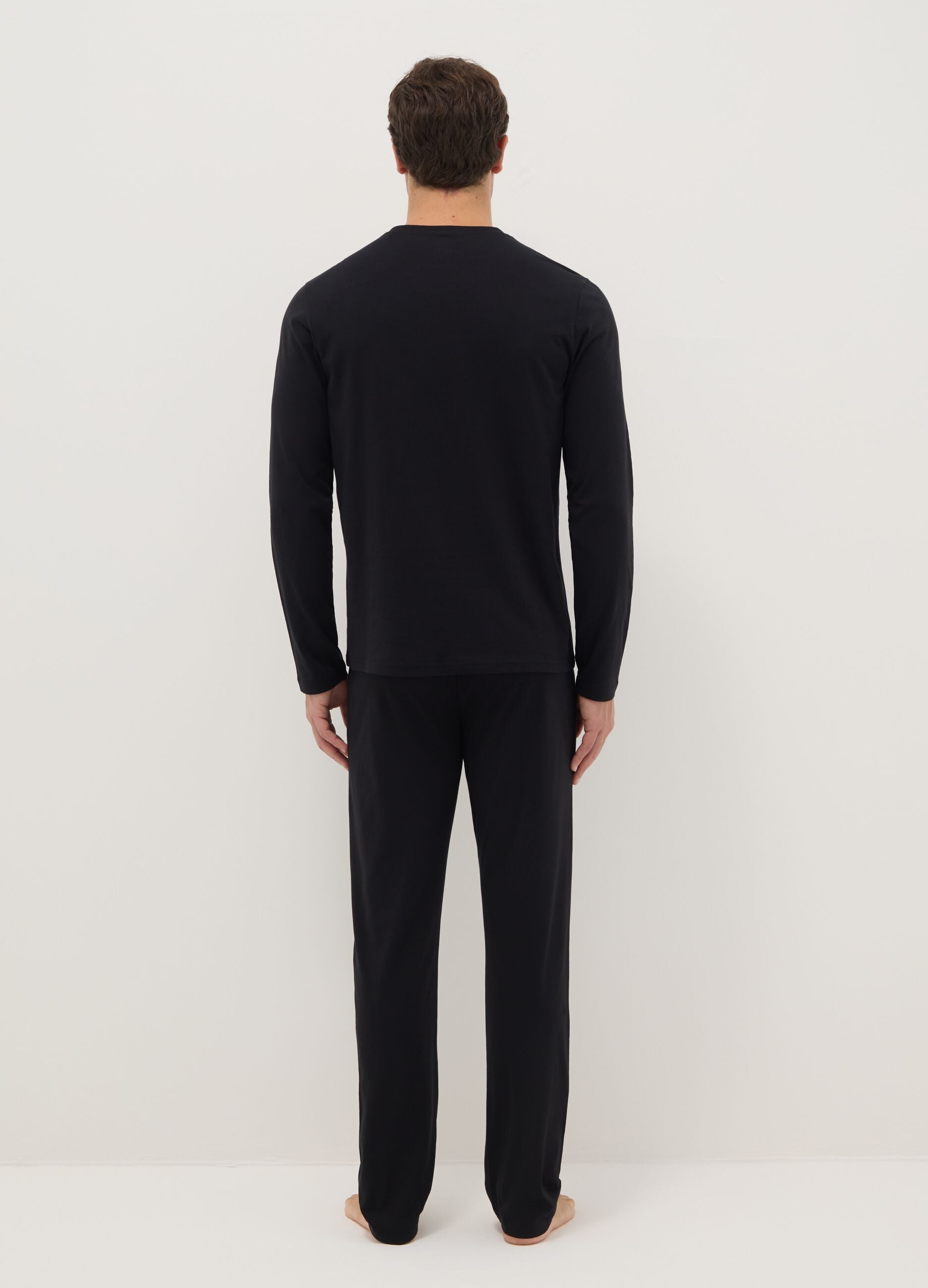 Black long sleeve pyjamas with a V-neck in pure cotton, regular fit