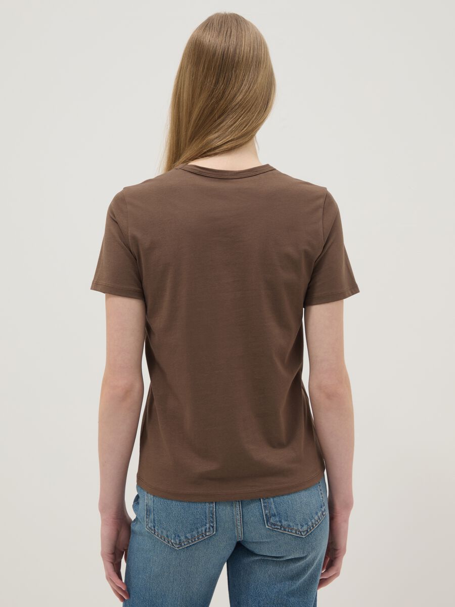 Brown pure cotton regular-fit T-shirt with embroidered chest pocket_3