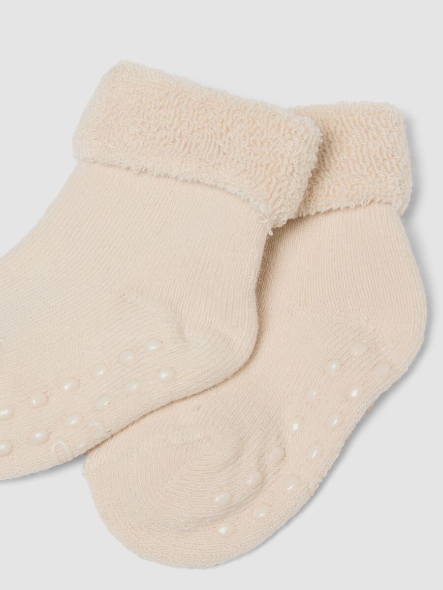 Four-pack of multicolour ankle socks in organic cotton blend for baby girl_1