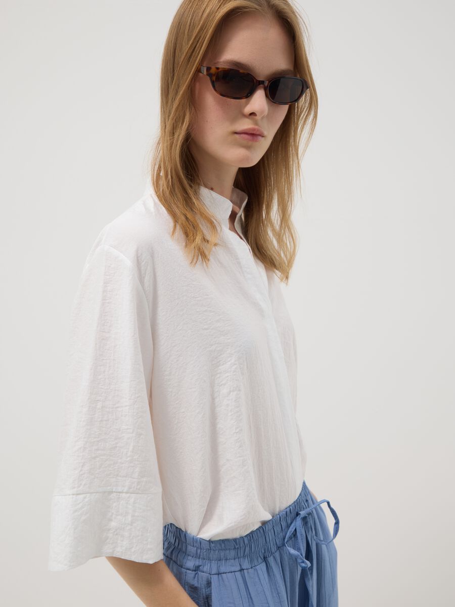 Camicia bianca in misto viscosa con collo alla coreana_0