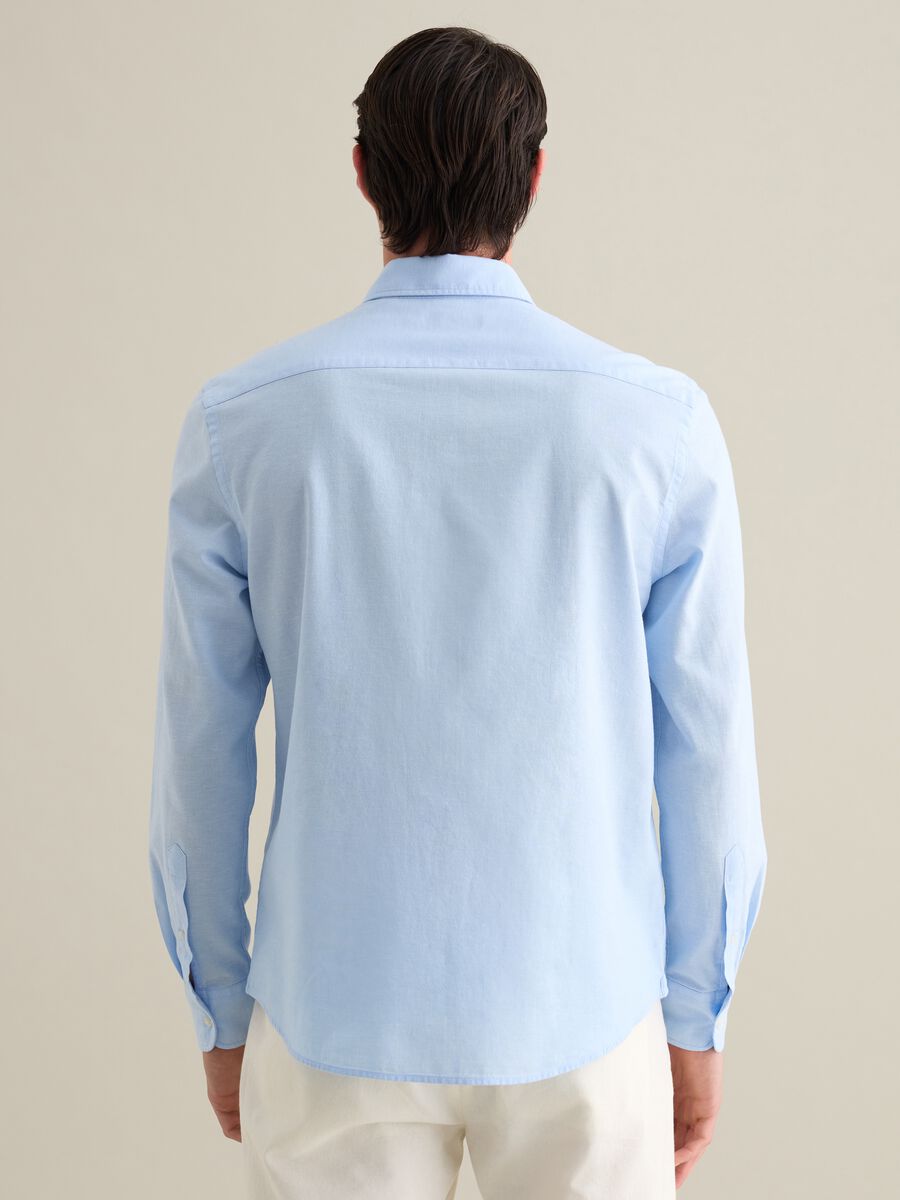 Men&rsquo;s light blue cotton and linen shirt in regular fit with pocket_3