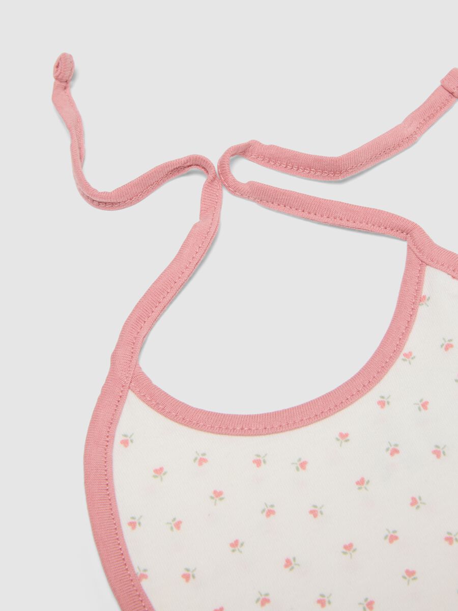 Pack of two newborn bibs in multicolour pure cotton with embroidery_2