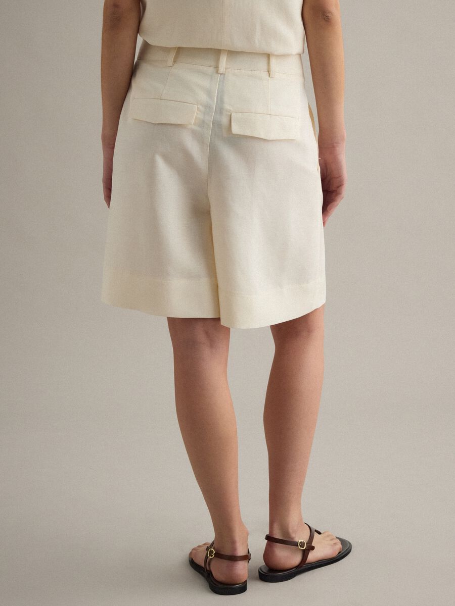 Beige Regular Fit Lyocell and Linen Blend Shorts_2