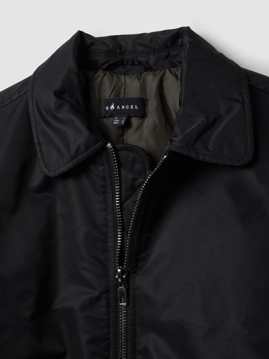 Giubbotto nero crop imbottito con zip e collo a camicia_5