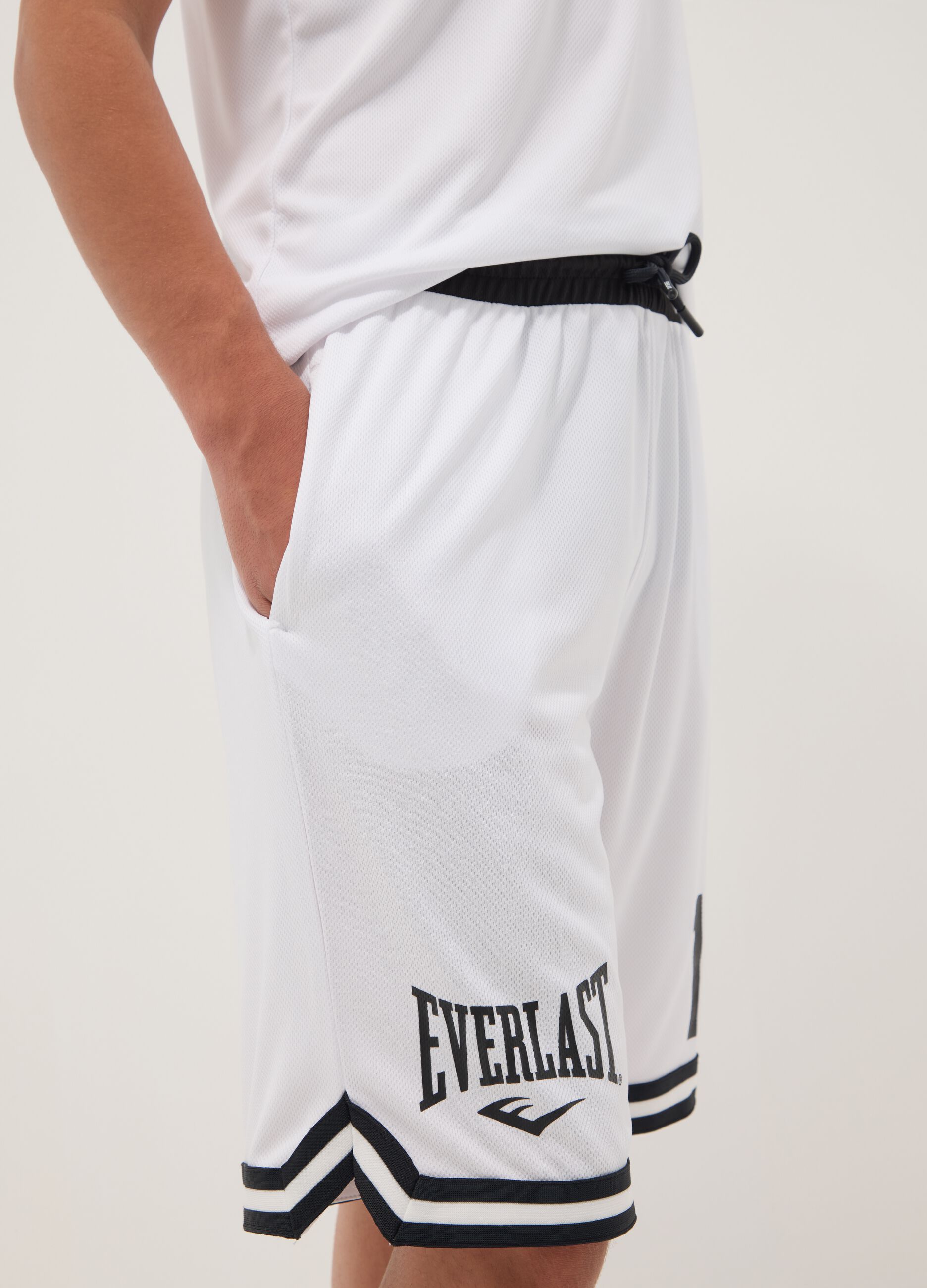 White boys&rsquo; shorts with elasticated waistband, comfort fit