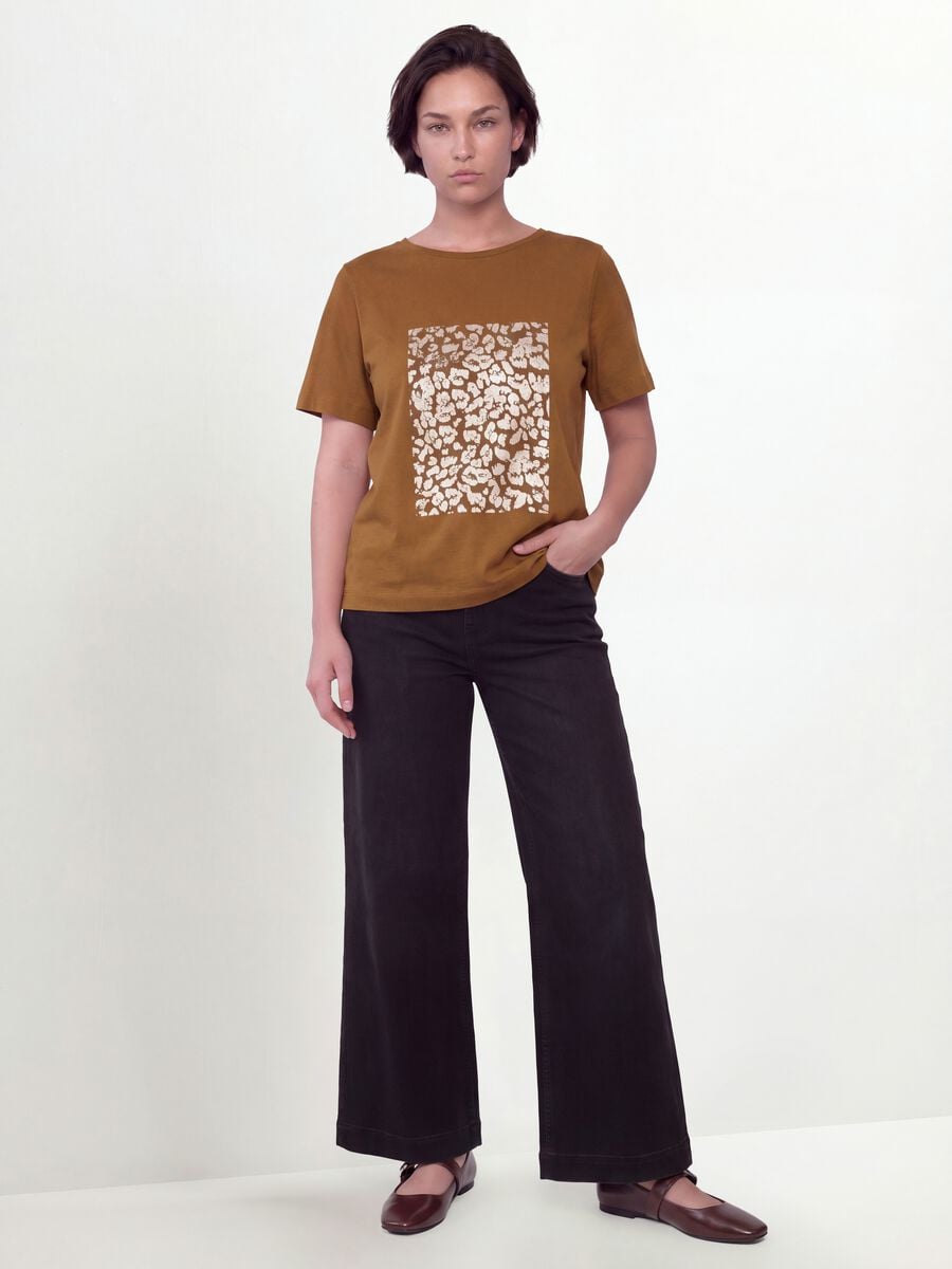 Brown pure cotton T-shirt with front print, regular fit_1