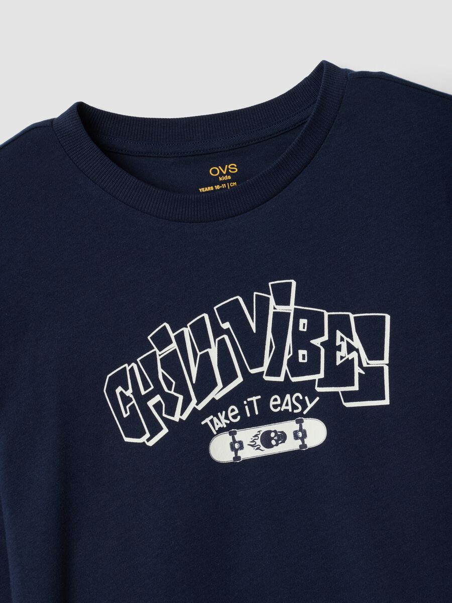 Blue pyjamas in 100% organic cotton with crew neck and print for boys_2