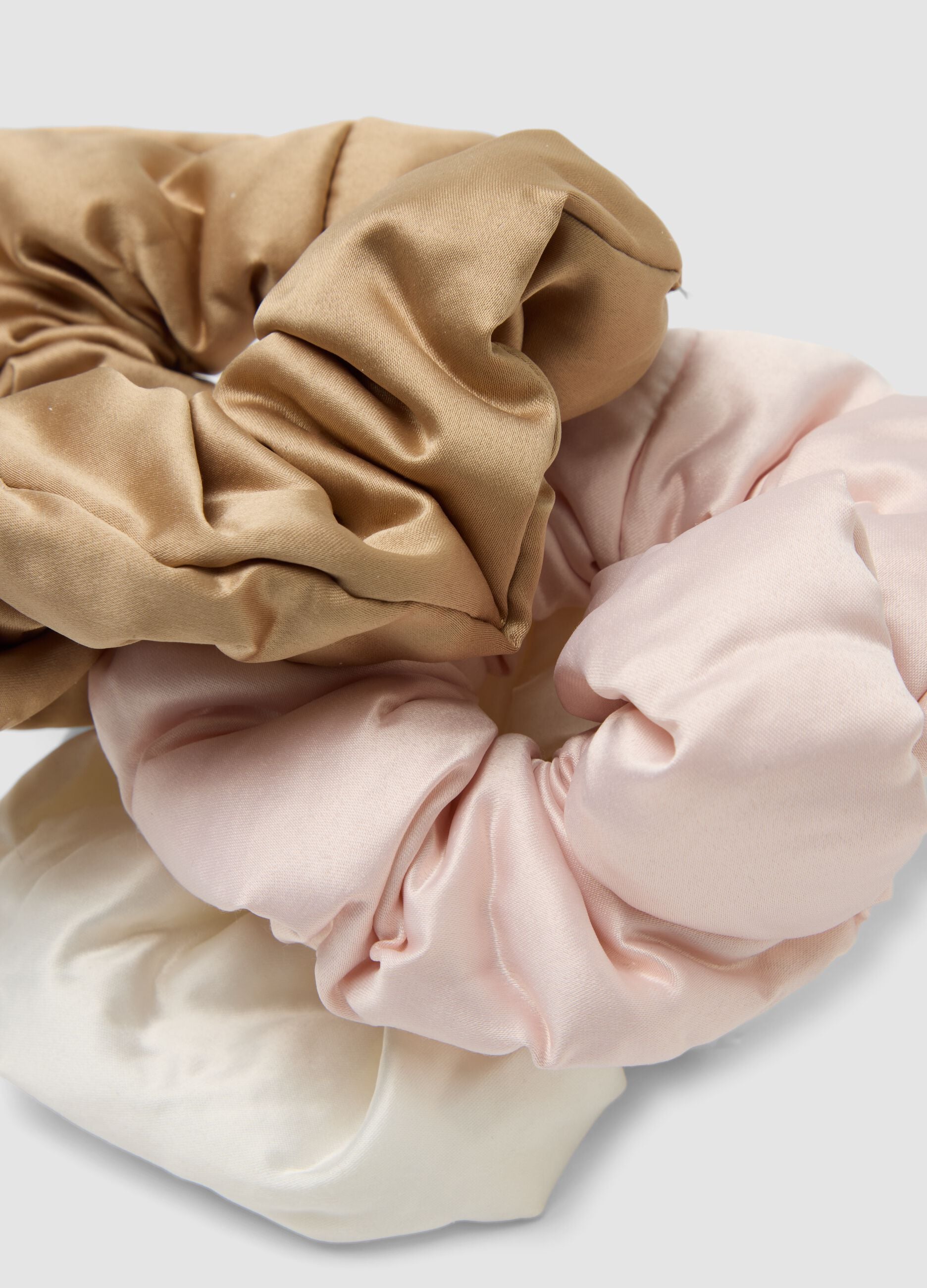 SINCERELY HAIR Satin Scrunchies (3-Pack) Pink&ndash;Mocha&ndash;White