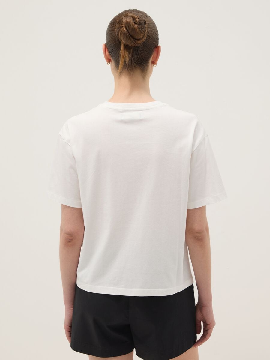White pure cotton regular-fit T-shirt with perforated detail_3