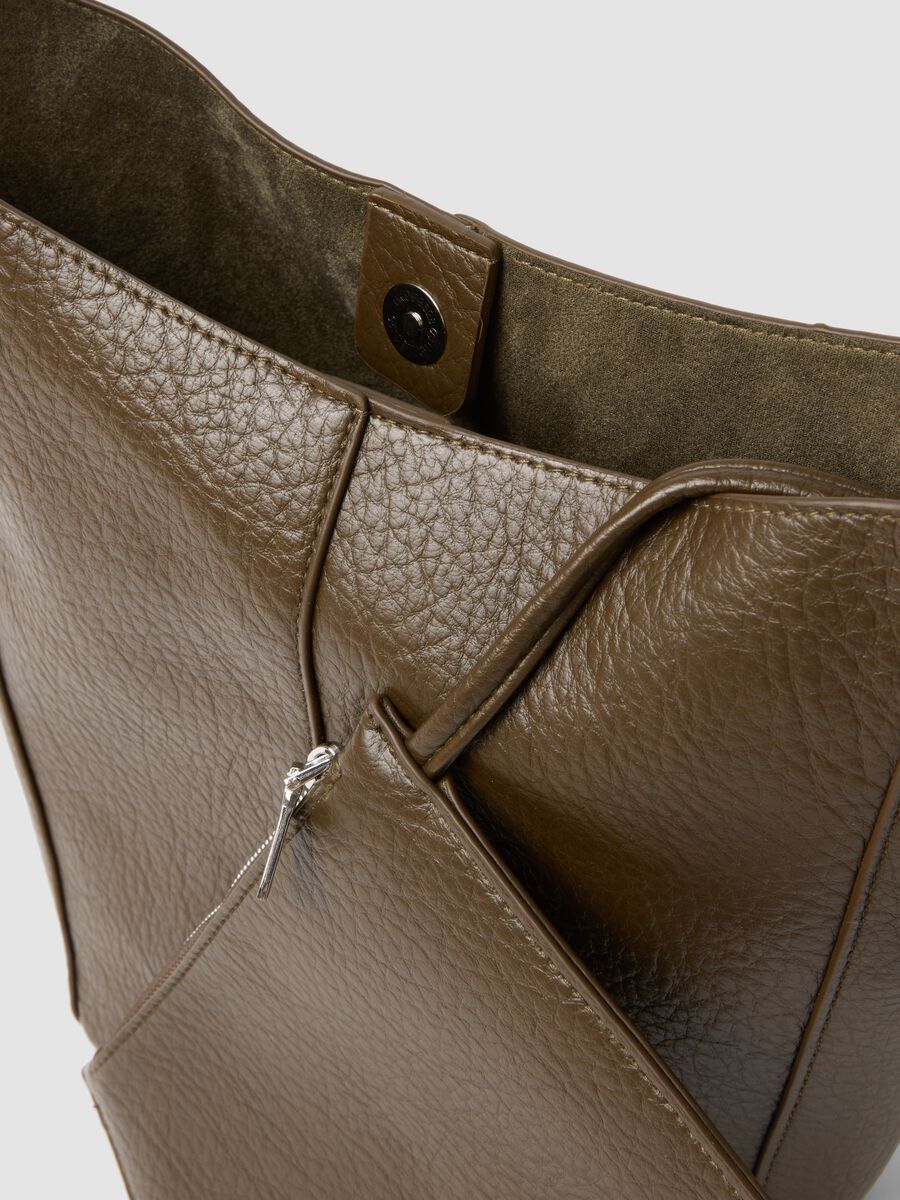 Brown hammered-effect shoulder bag_2