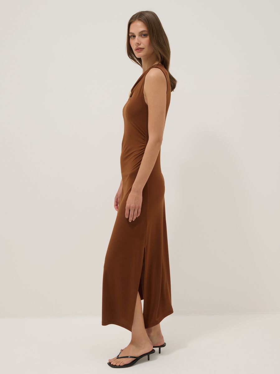 Brown sleeveless midi dress in stretch fabric_2