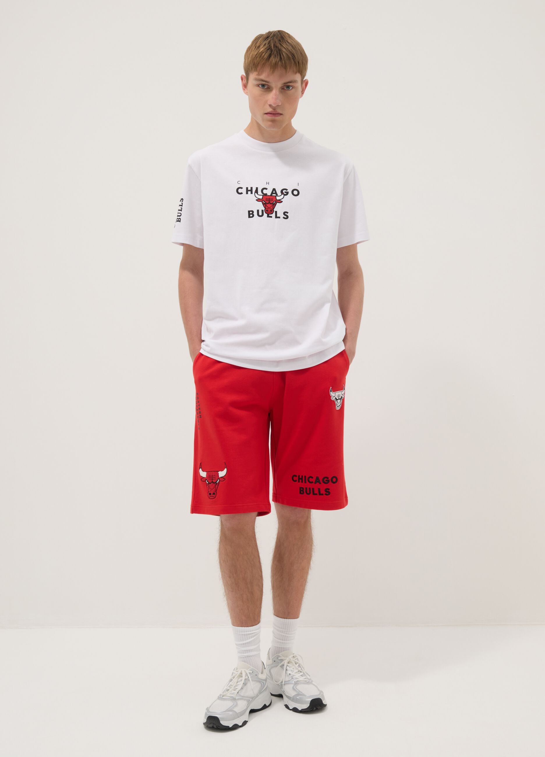 Red cotton-blend sports shorts with Chicago Bulls logo