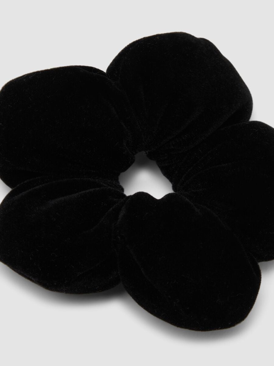 Black statement scrunchie_1