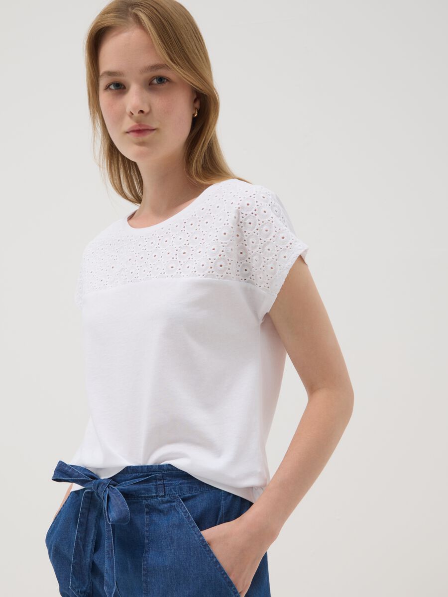 White pure cotton T-shirt with broderie anglaise detail, regular fit_3