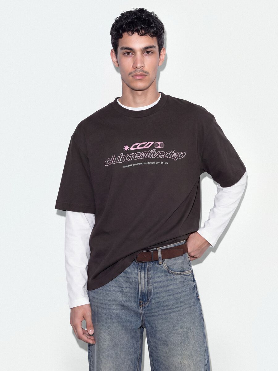 T-shirt marrone crop in puro cotone con stampa boxy fit_1