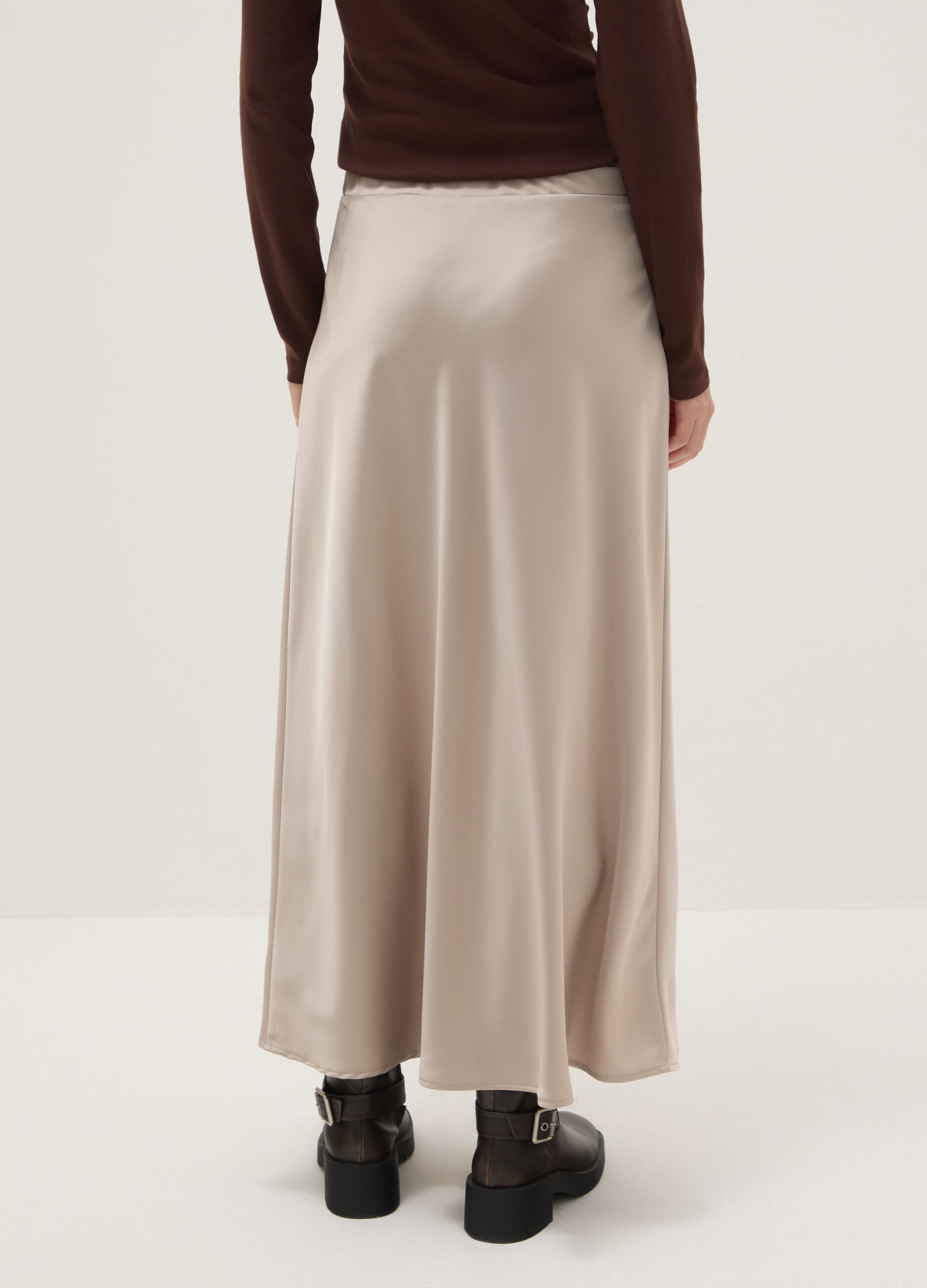 Beige satin skirt with regular fit and elastic waist