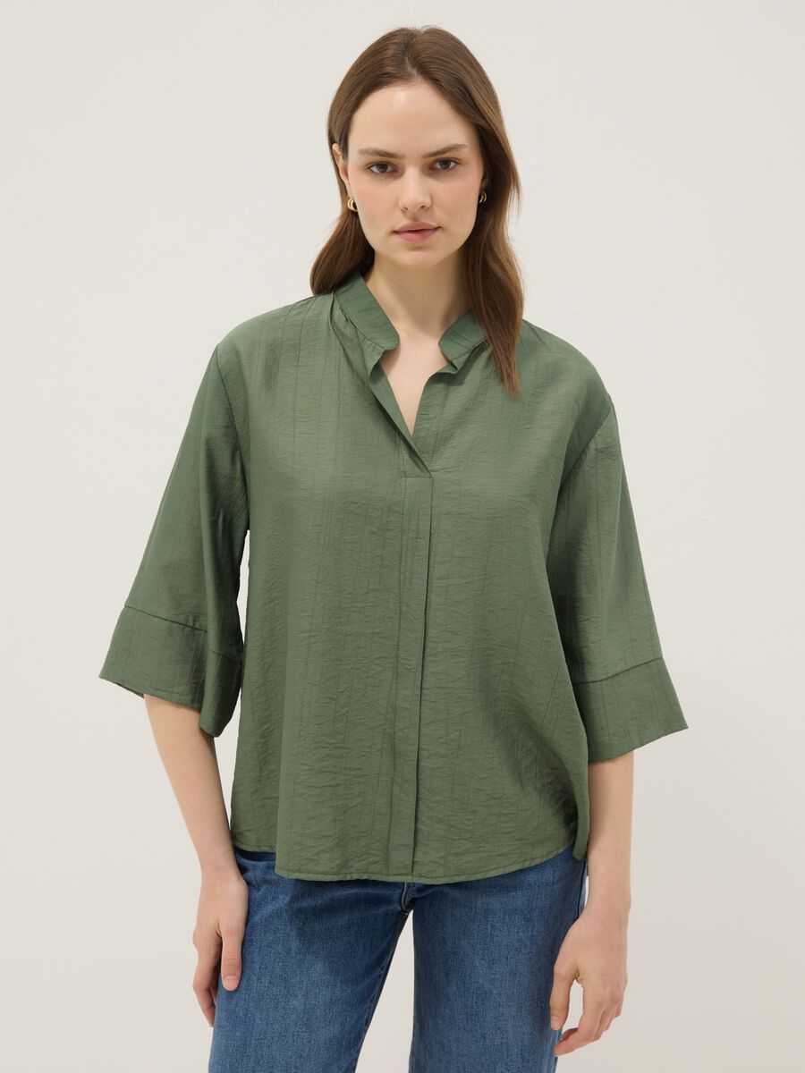Blusa verde in misto viscosa regular fit con collo alla coreana_0