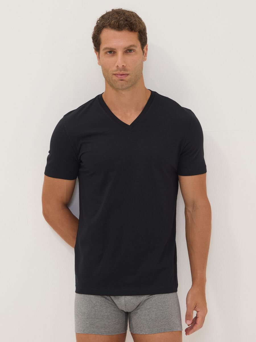3-pack of blue organic cotton V-neck T-shirts_1