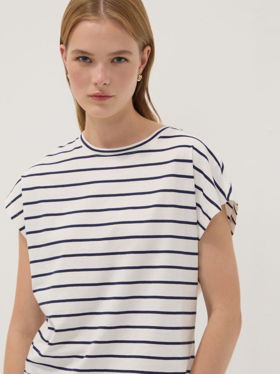 White pure cotton T-shirt with blue stripes, regular fit_1