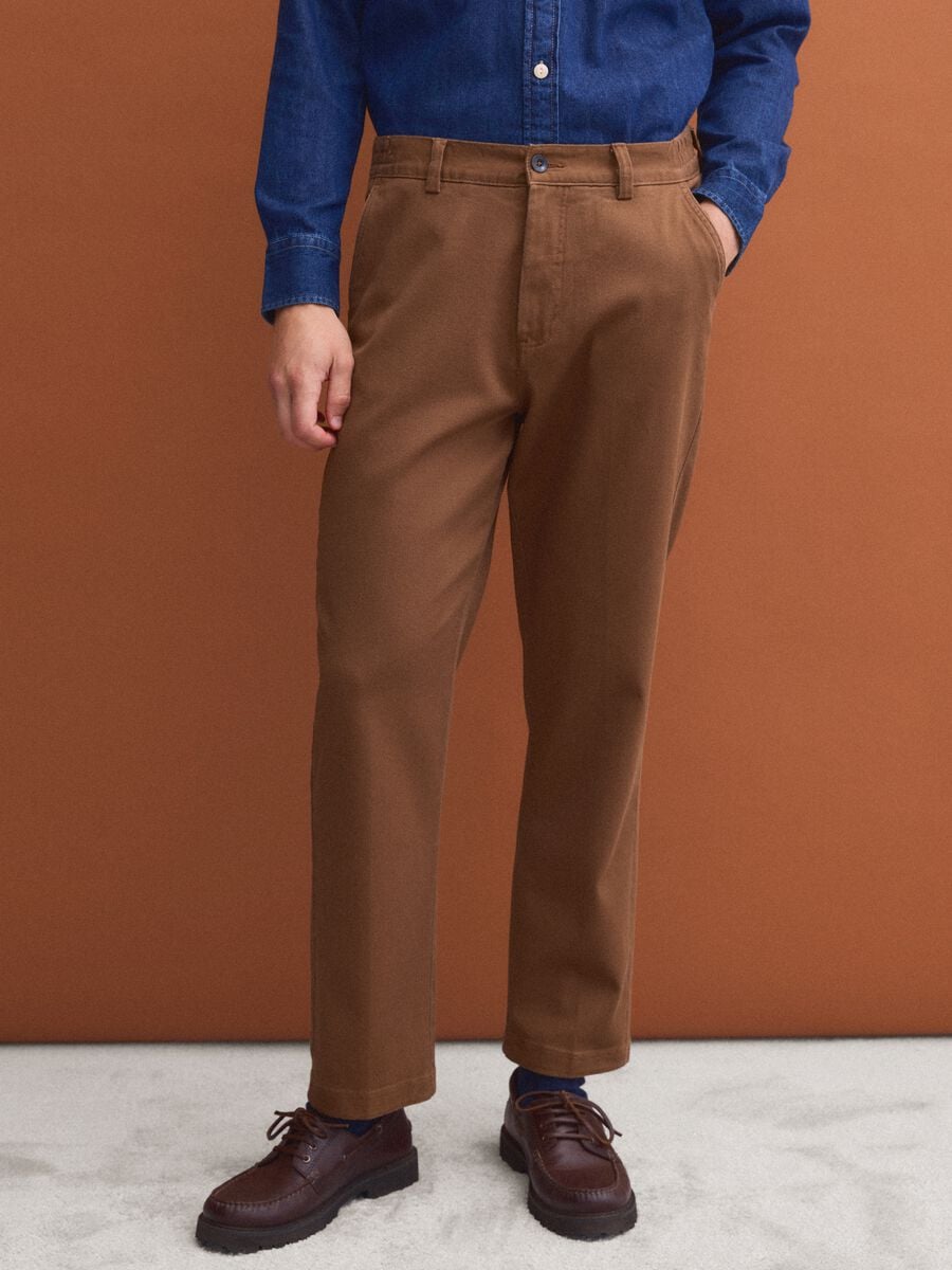 Pantaloni chino marroni in cotone elasticizzato straight fit_2