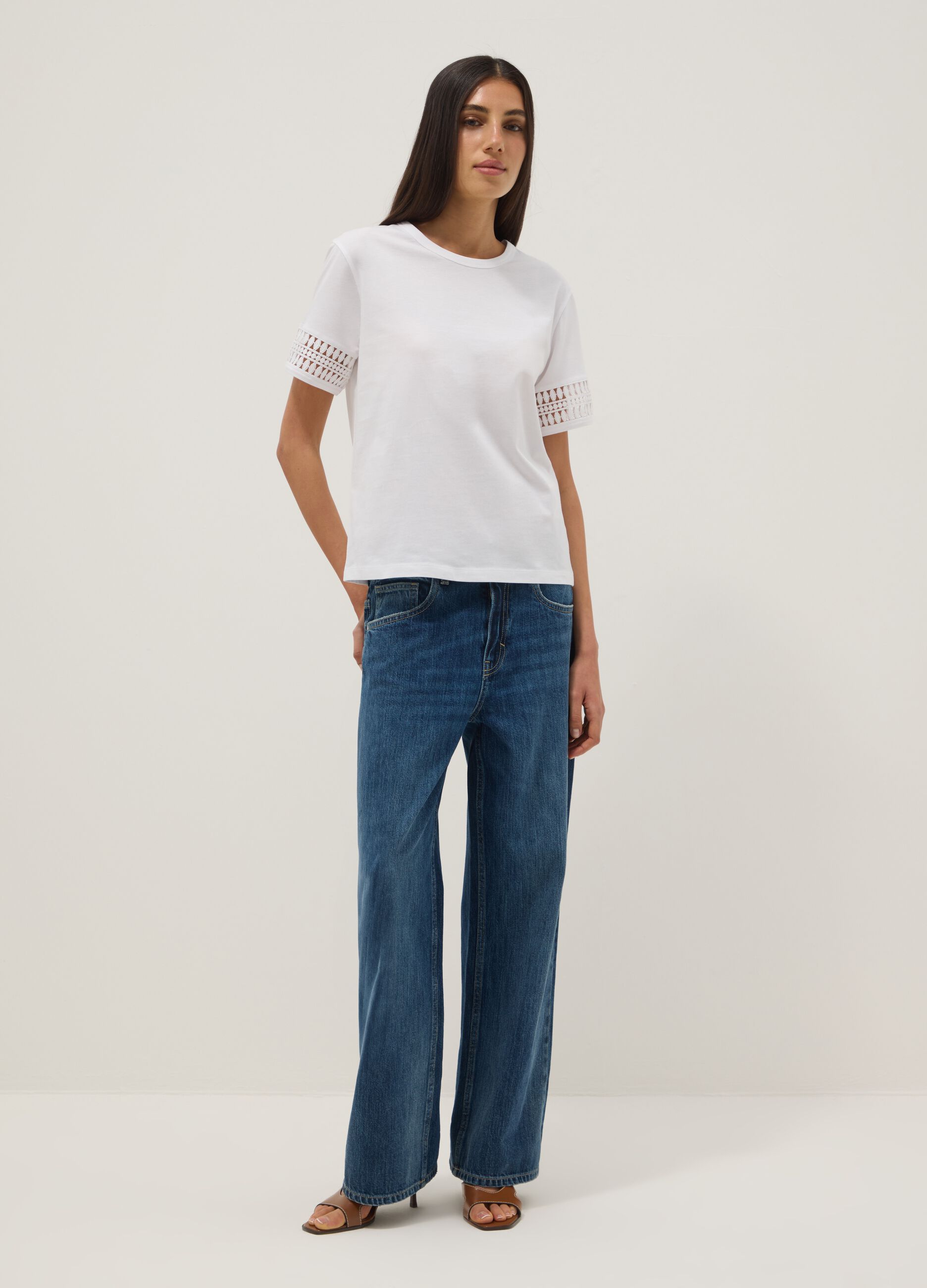 White pure cotton T-shirt with lace sleeves