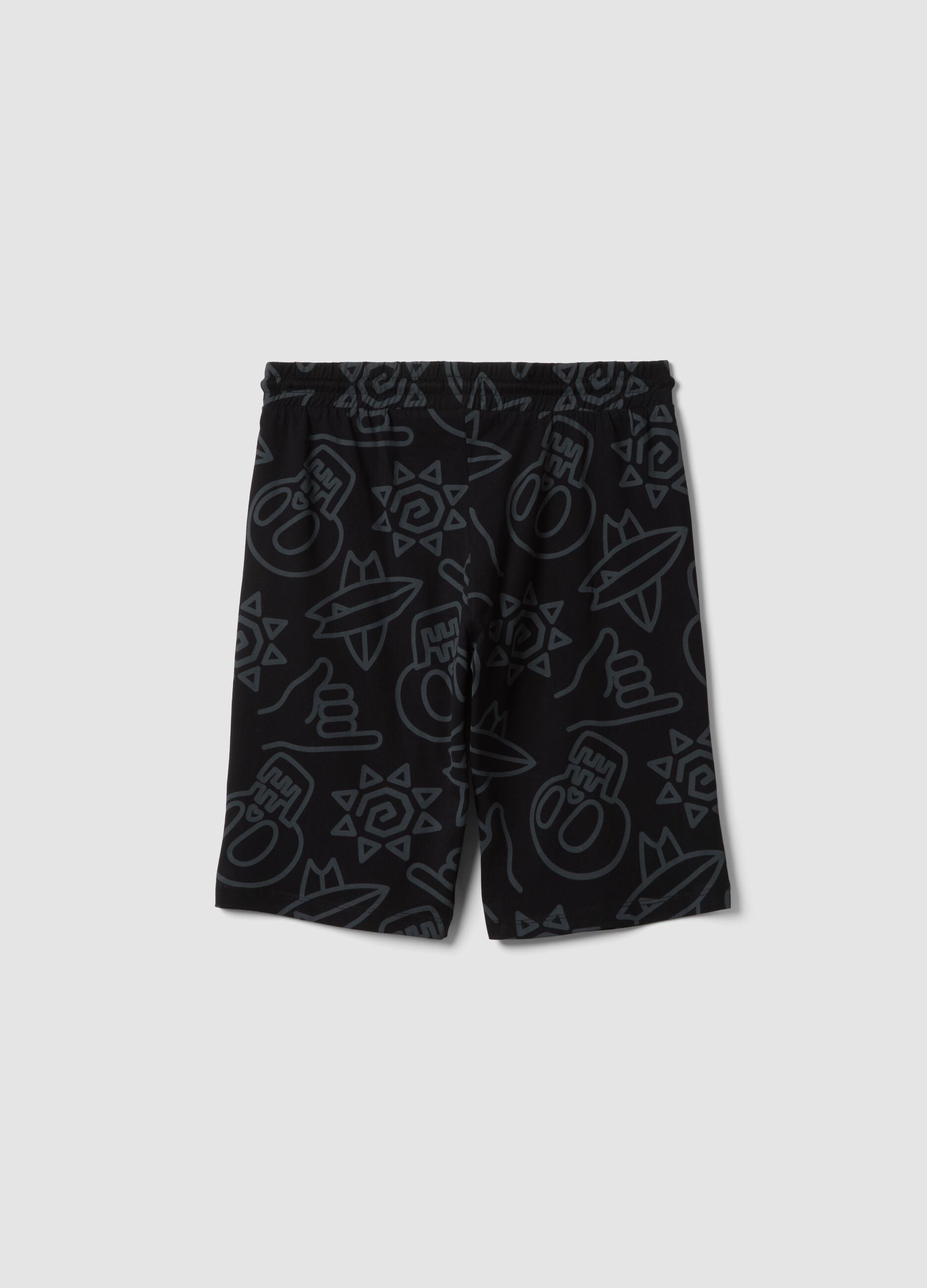 Black pure cotton all-over print shorts for boys, regular fit
