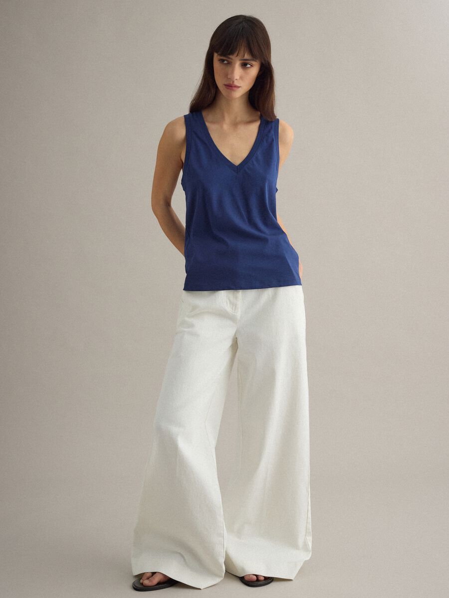 Tank top in misto cotone blu regular fit con scollo a V_2