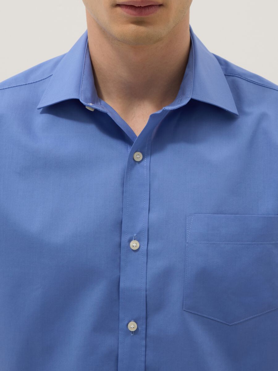 Light blue short-sleeved shirt with classic collar_1