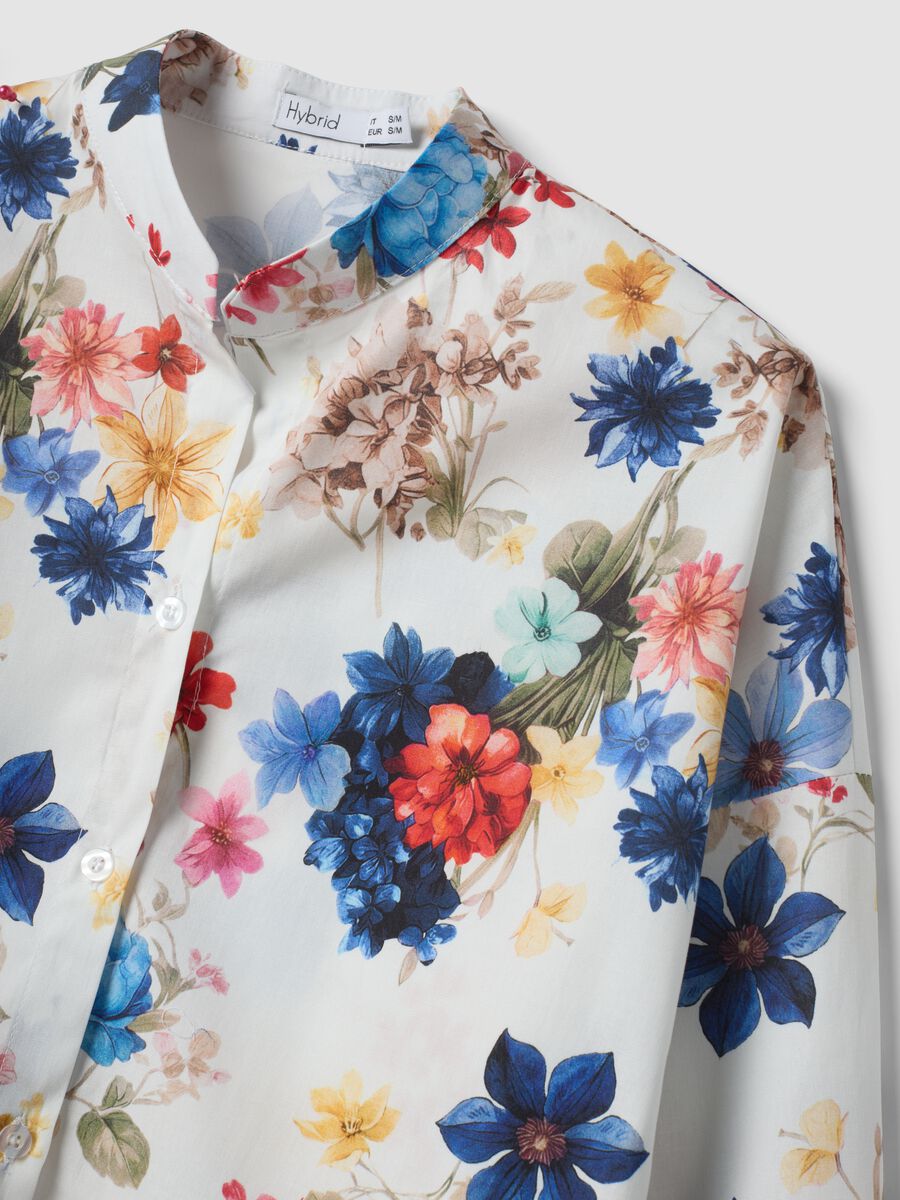 Camicia bianca in cotone elasticizzato a fiori_5