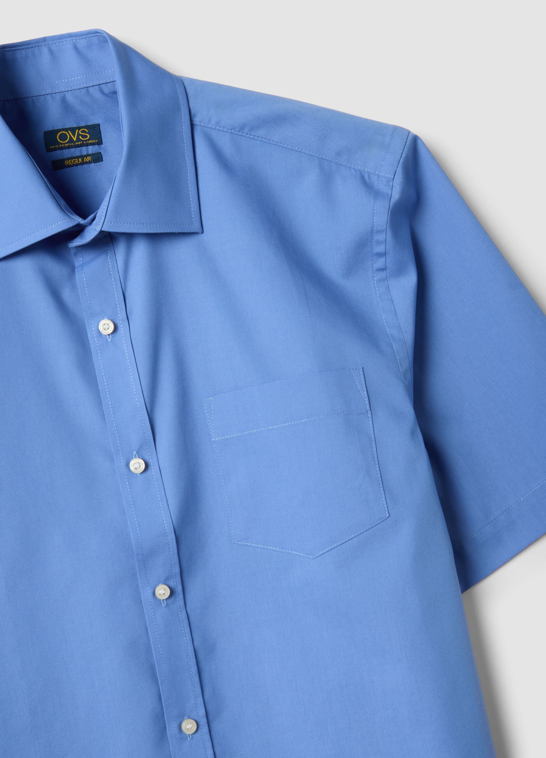 Light blue short-sleeved shirt with classic collar