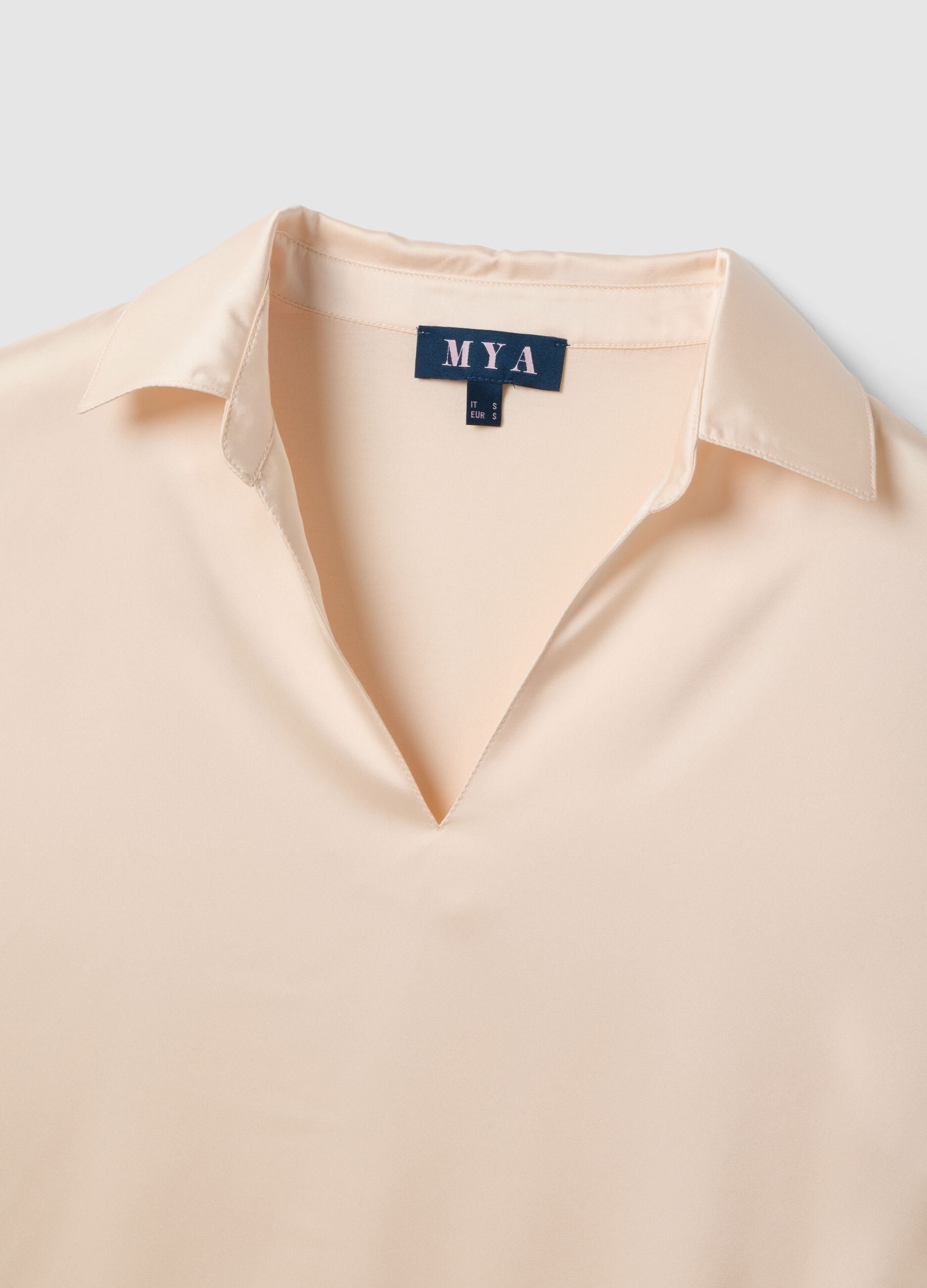 Beige short-sleeve polo collar regular fit t-shirt