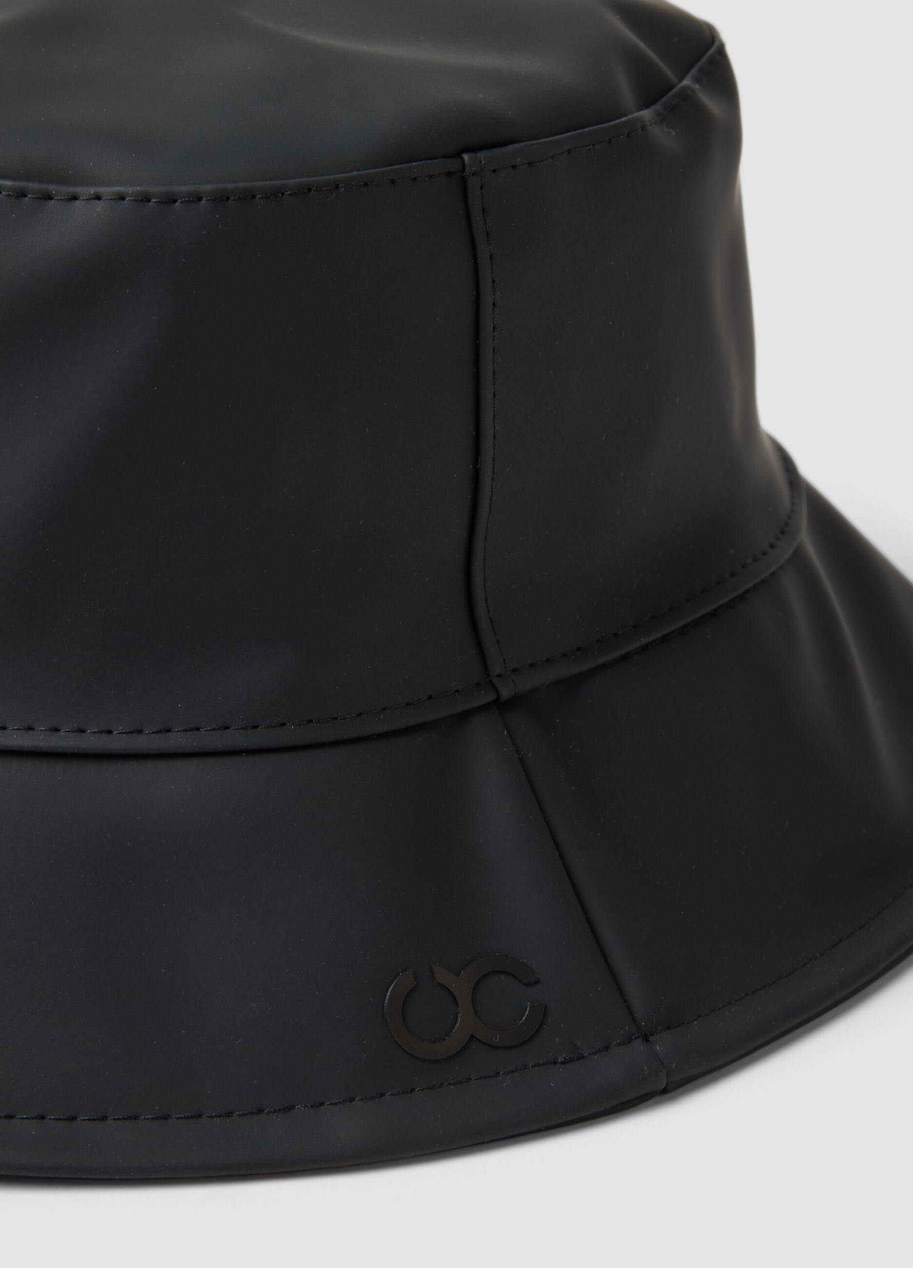 Black bucket hat