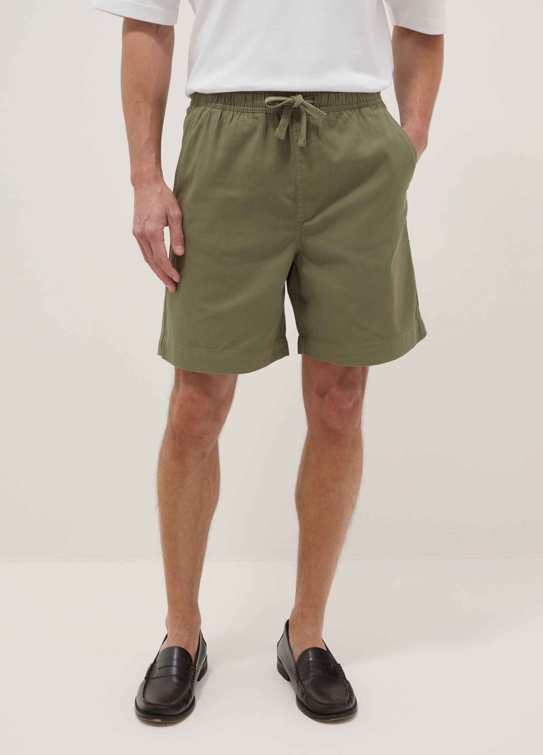 Green regular-fit pure cotton shorts