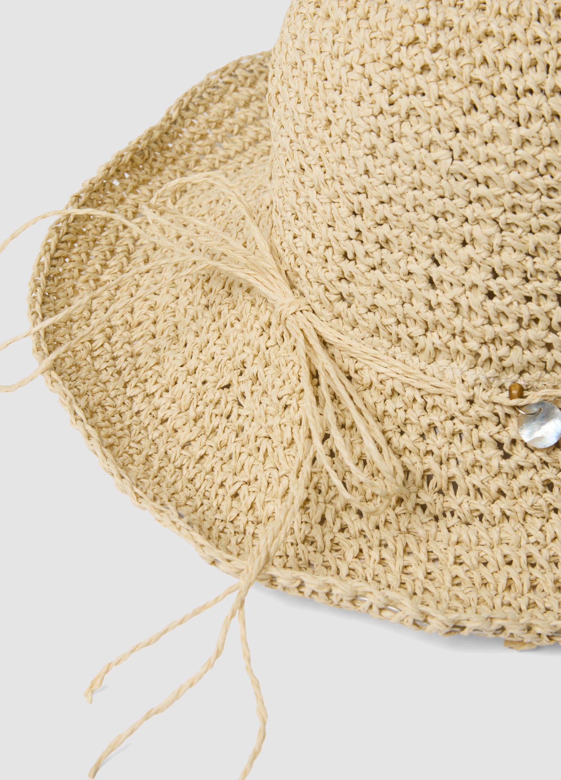 Cappello cloche beige in puro tessuto carta con pietre