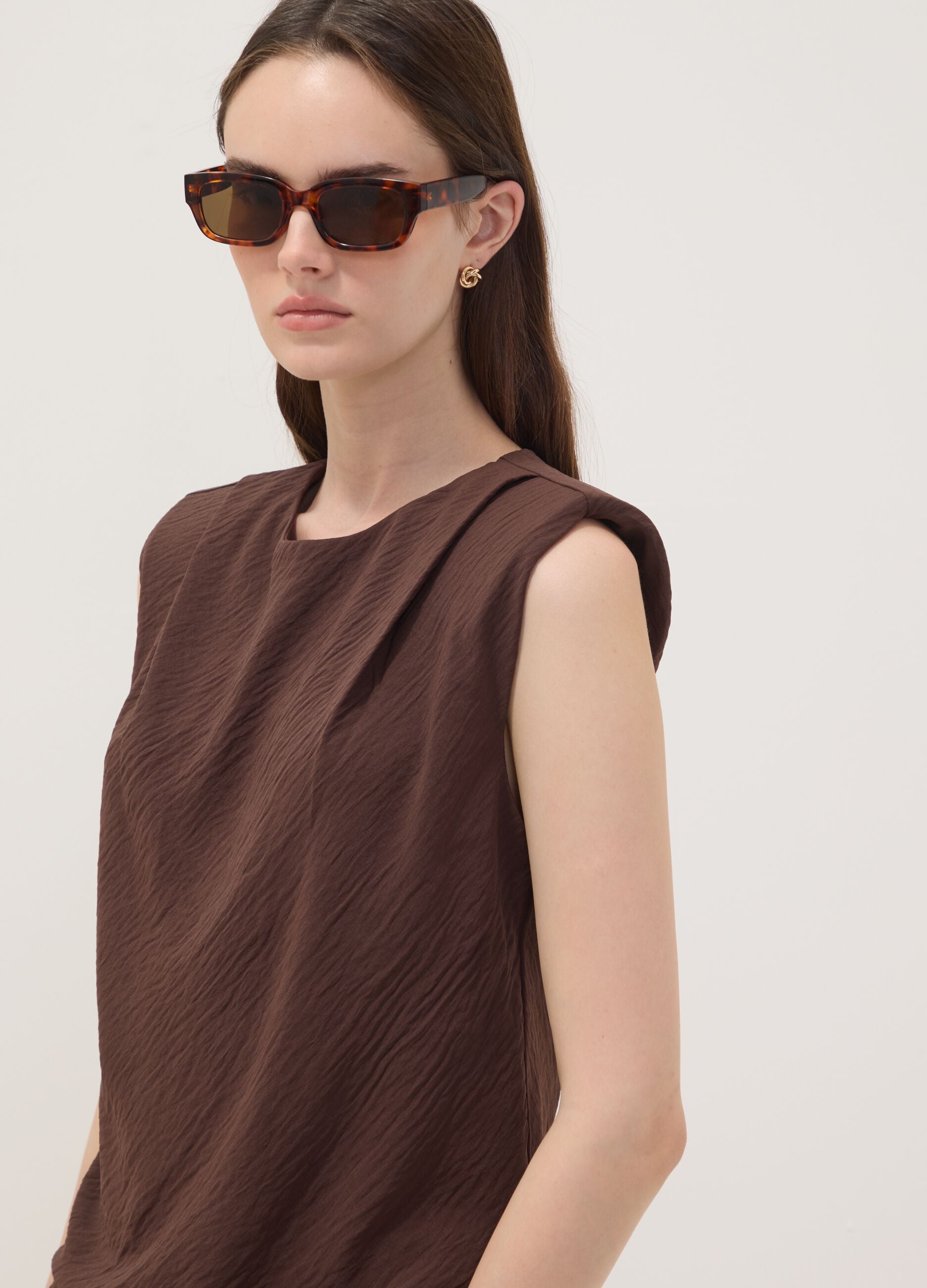 Brown sleeveless pleated-texture blouse, regular fit