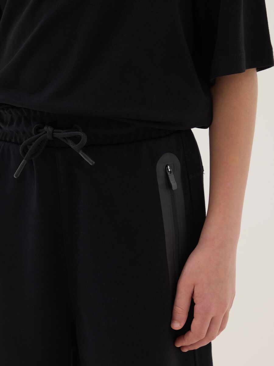 Black cotton-blend shorts with elasticated waist_2