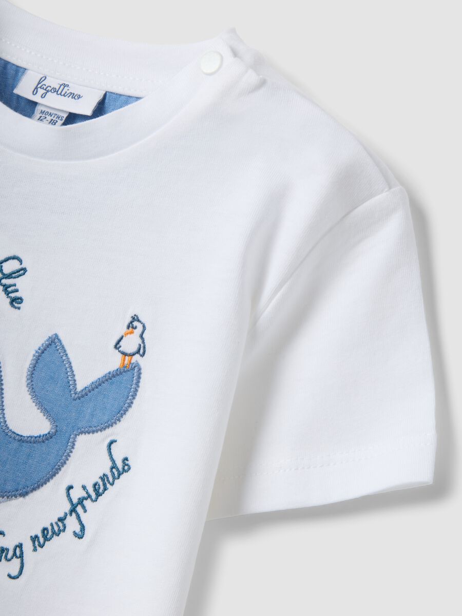 T-shirt bianca in puro cotone da bimbo con ricamo balena_3