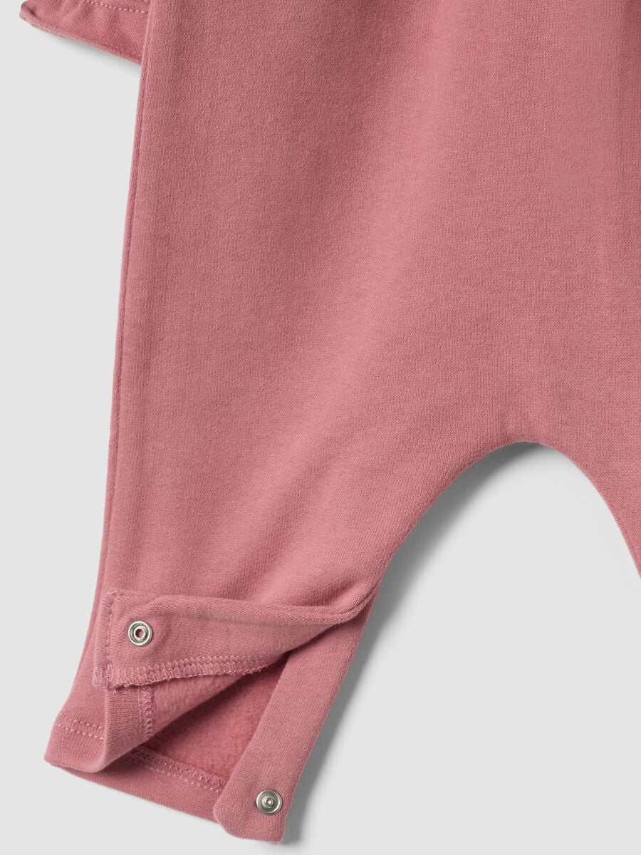 Pink organic cotton sleepsuit with ruffles and chest embroidery_3
