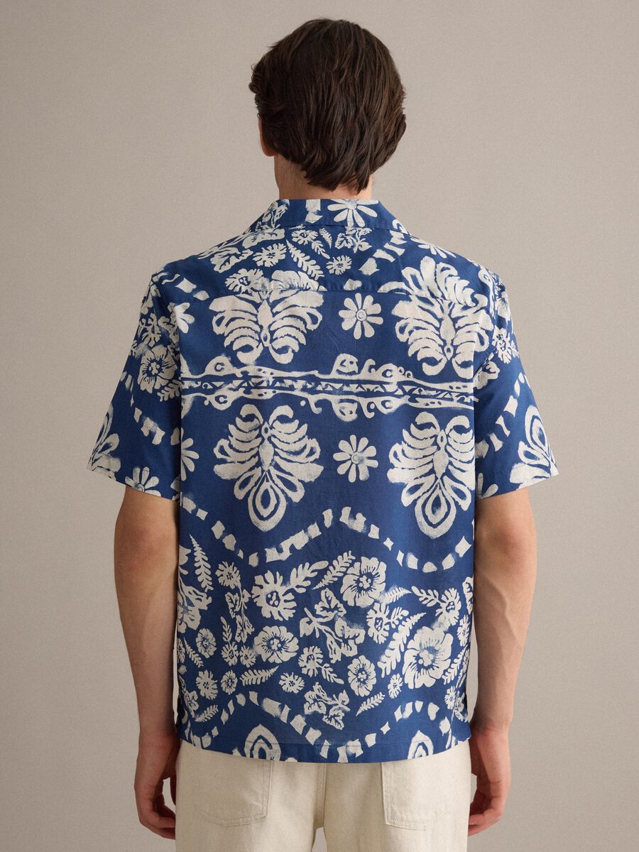 Blue organic cotton shirt with all-over print_2