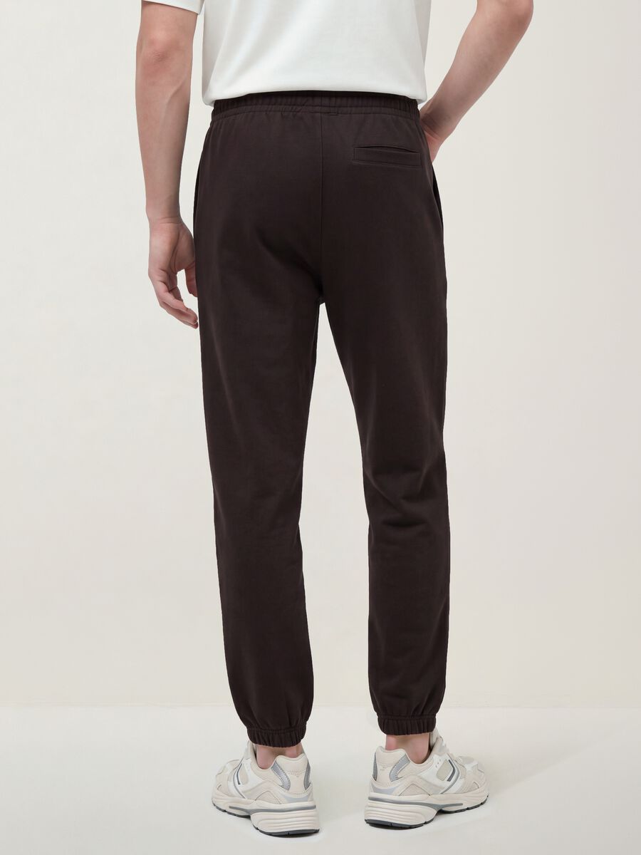 Men&rsquo;s brown relaxed-fit stretch joggers_2