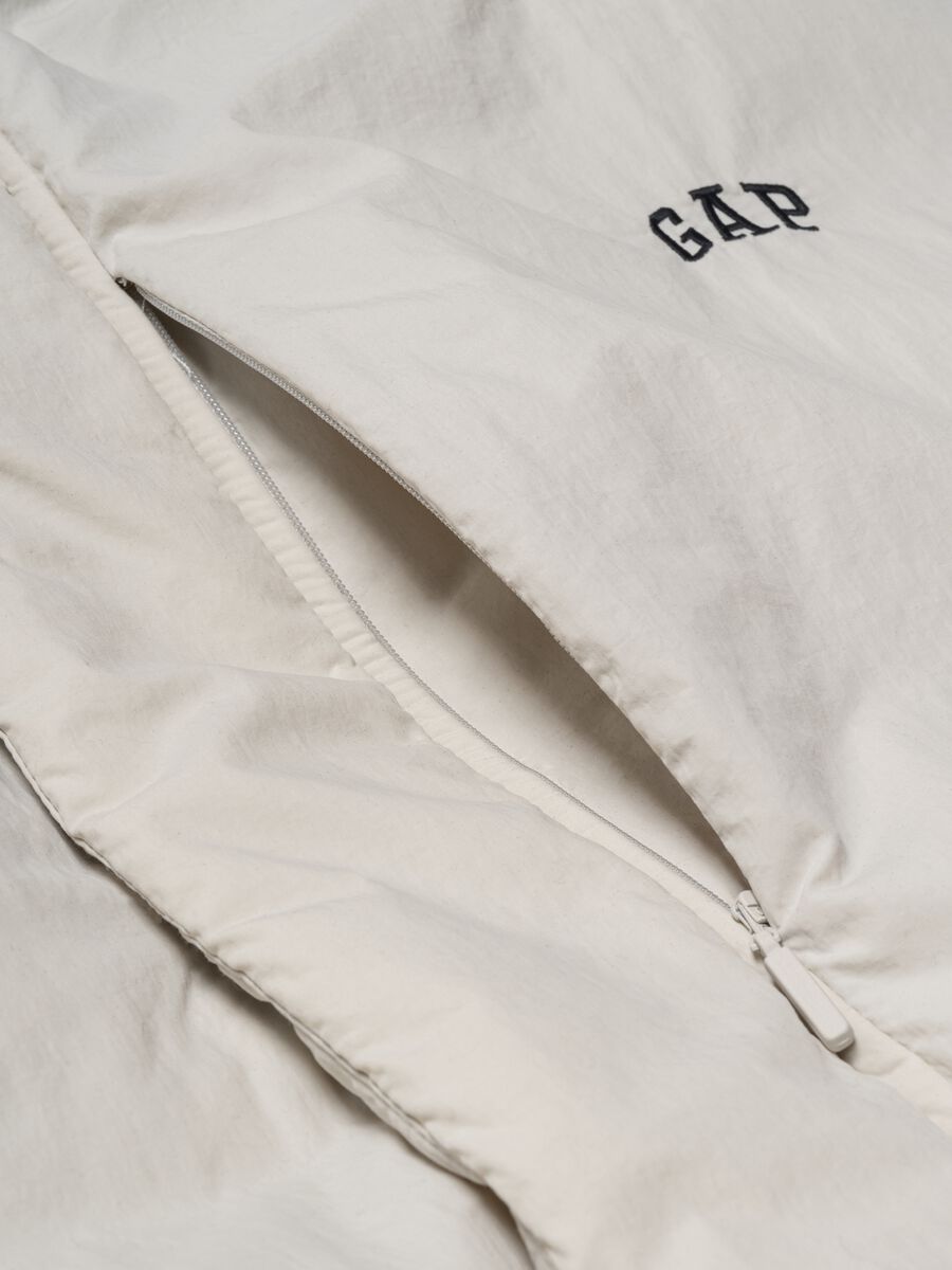 Down jacket with hood and logo embroidery_5