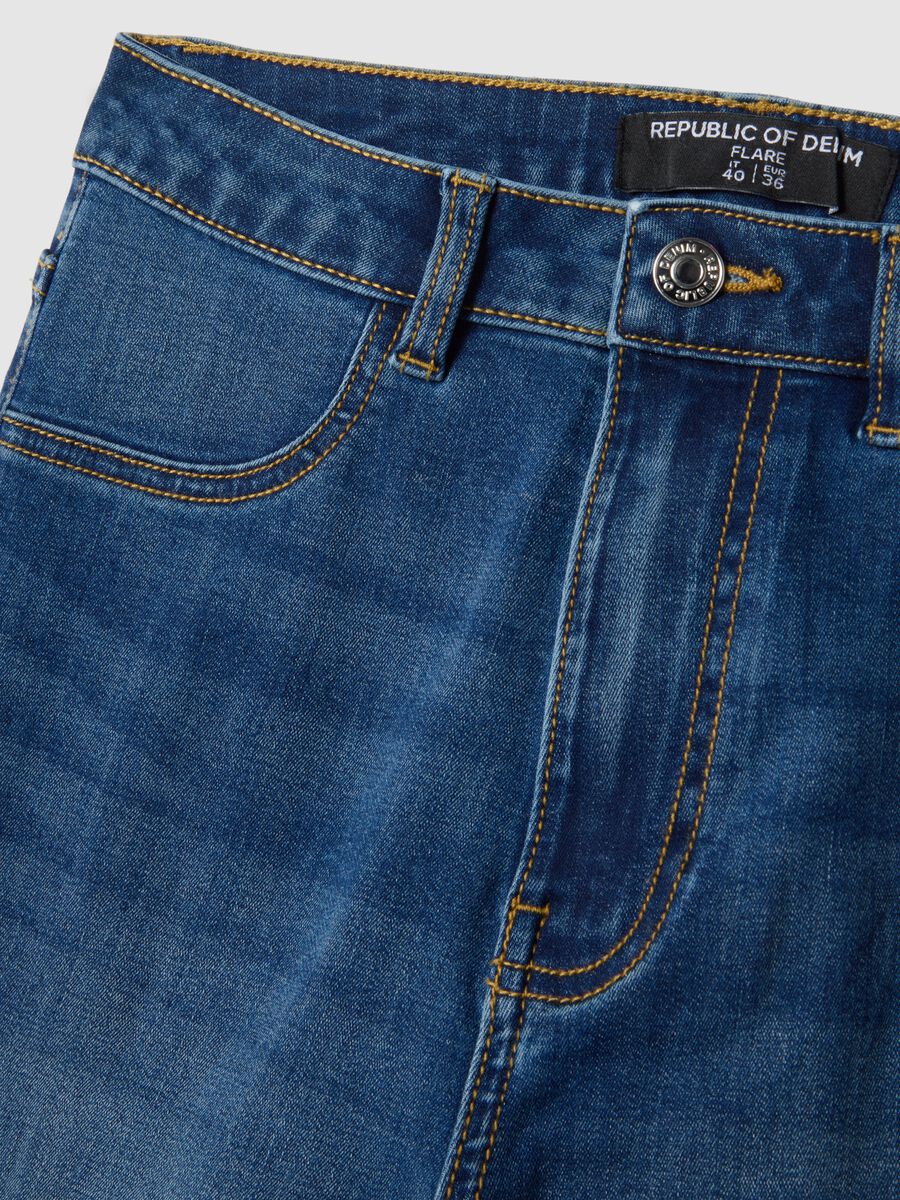 Blue cotton blend flare fit jeans_5